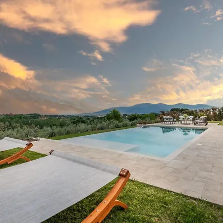 Sunkiss: Luxury With Tuscan Flair Montecarlo
