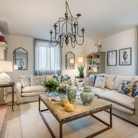 Villa Sunkiss: Luxury With Tuscan Flair *