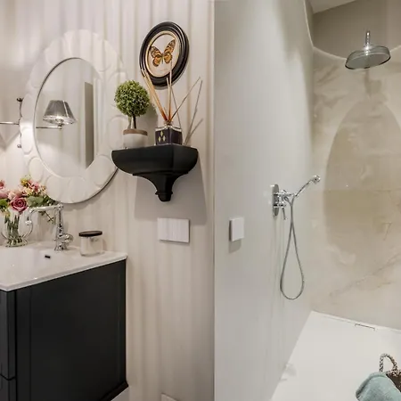 Sunkiss: Luxury With Tuscan Flair Villa