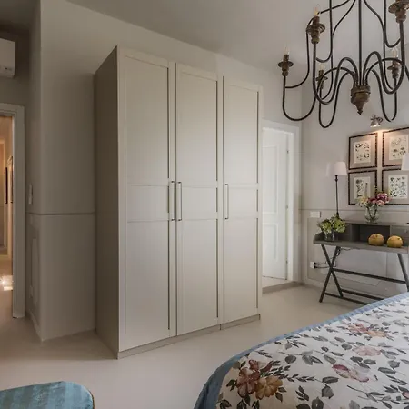 Villa Sunkiss: Luxury With Tuscan Flair *
