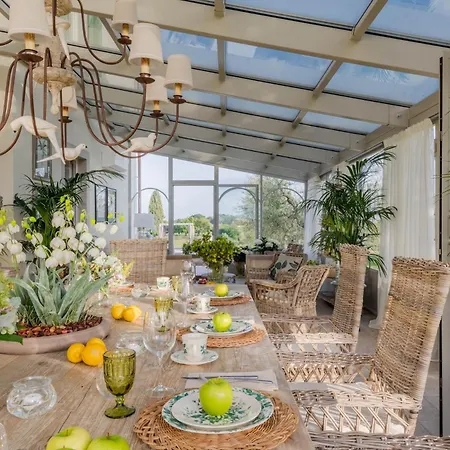 Villa Sunkiss: Luxury With Tuscan Flair *